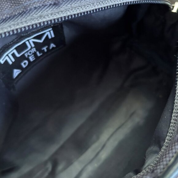 Tumi for Delta Cosmetic Bags / Pouches Lot of 2 - Picture 5 of 7